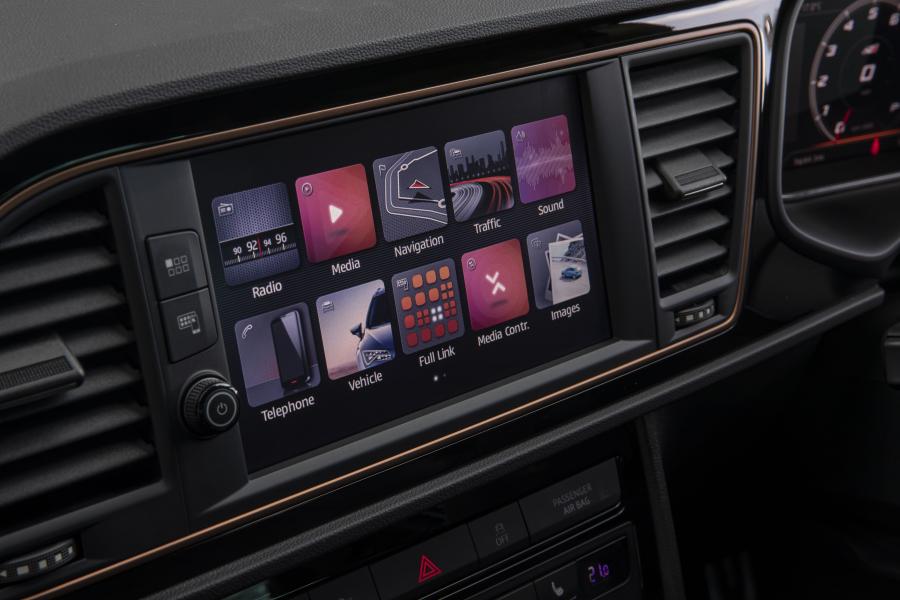 Детали интерьера Seat Leon Cupra R ST (5F) 2019 года  (UK) (фото 20 из 40)